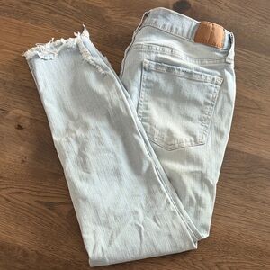 Aeropostale Woman's 8 Flex Effects Low Rise Crop Distressed Jeans